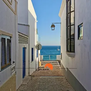 56-heart-of-historic-albufeira-with-garage.hotelaalgarve.com/